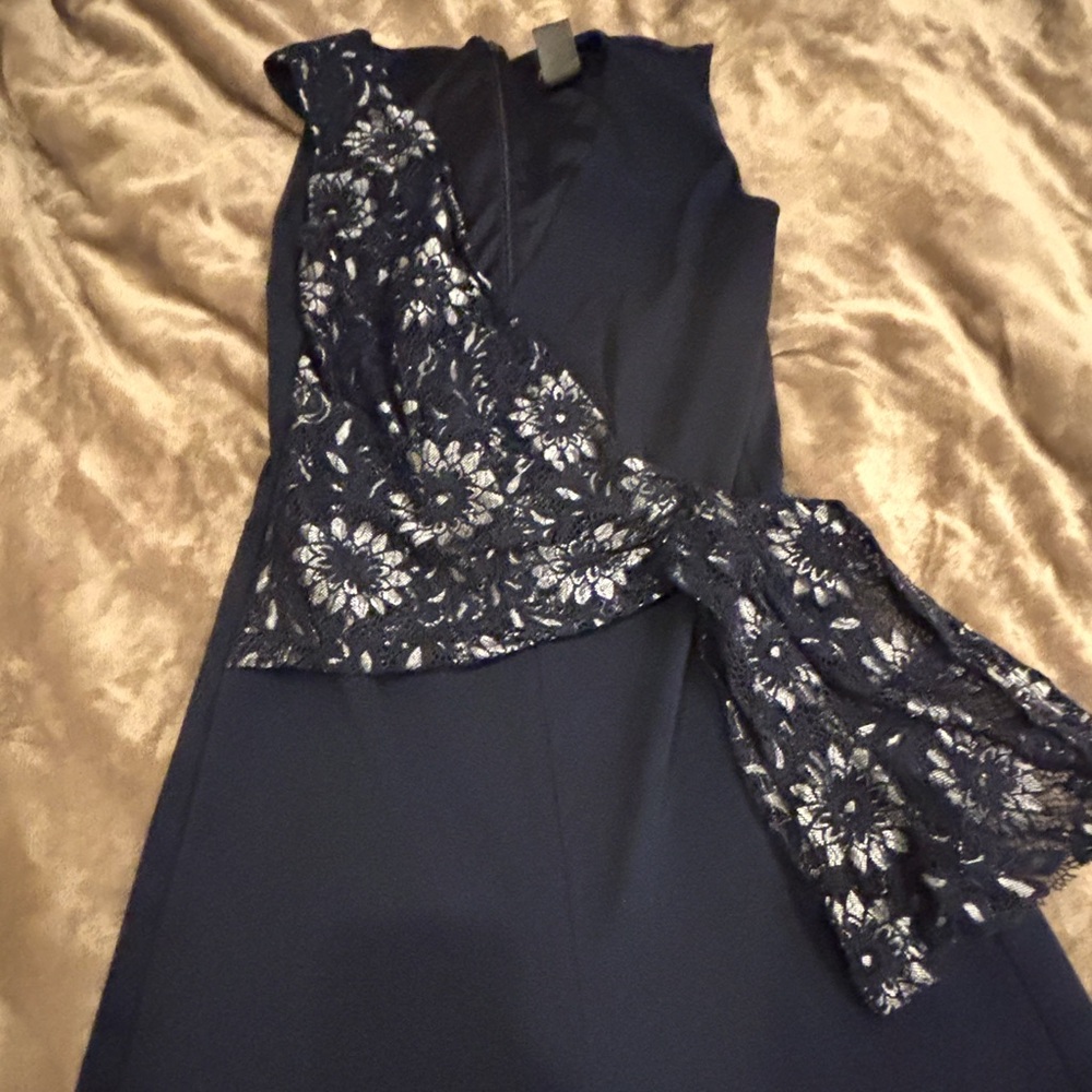 Chic Navy Jumpsuit with Floral Accent - Picture 2 of 4